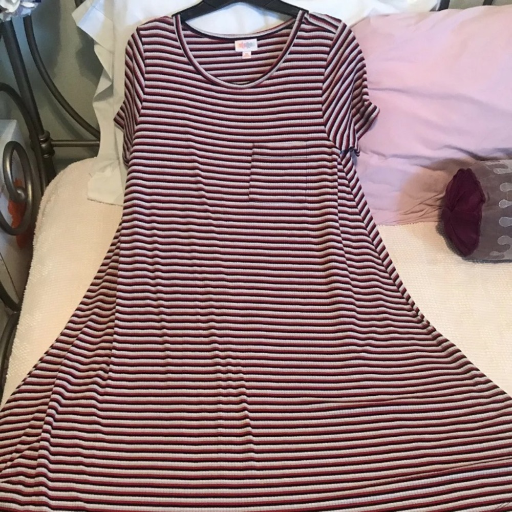 LULAROE CARLY XS Gently Worn